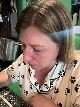 Snapshot of Natali_UA chatting on 03-09-25, 05:39 Natali UA online show from 03-09-25, 05:39