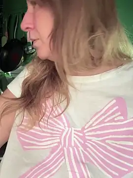 Snapshot of Natali_UA chatting on 03-15-25, 09:09 Natali UA online show from 03-15-25, 09:09