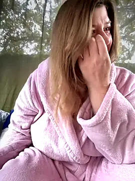 Snapshot of Natali_UA chatting on 10-17-25, 05:54 Natali UA online show from 10-17-25, 05:54