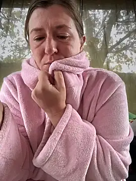 Snapshot of Natali_UA chatting on 10-19-25, 06:14 Natali UA online show from 10-19-25, 06:14