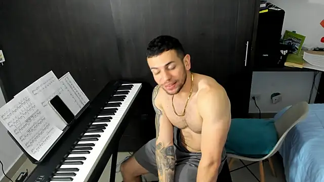 Snapshot of logan_smith chatting on 12-22-25, 02:08 logan smith online show from 12-22-25, 02:08