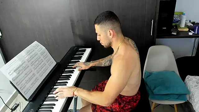 Snapshot of logan_smith chatting on 01-17-26, 01:21 logan smith online show from 01-17-26, 01:21