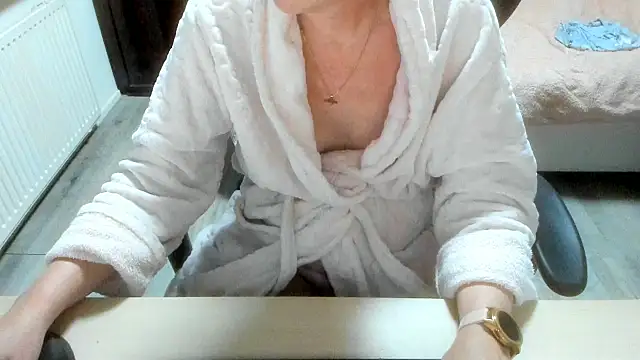 minoesje37 online show from 12-13-25, 09:09