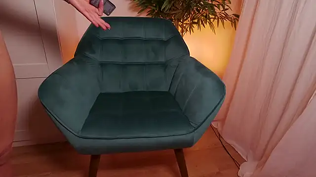 Snapshot of StracciaStella- chatting on 02-12-26, 05:41 StracciaStella- online show from 02-12-26, 05:41