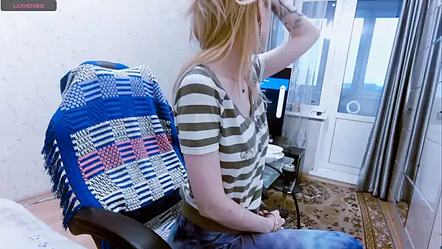 YogisticJuli666 online show from 01-10-25, 06:53