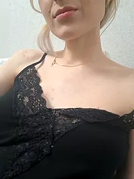 YogisticJuli666 online show from 10-27-25, 05:55