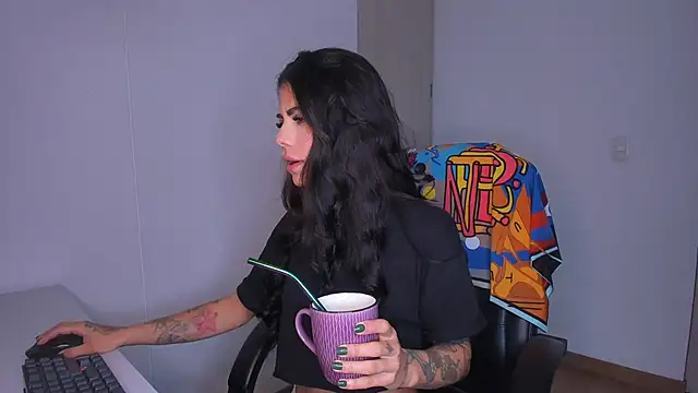 Snapshot of Lisegg_ chatting on 02-05-26, 11:37 Lisegg online show from 02-05-26, 11:37