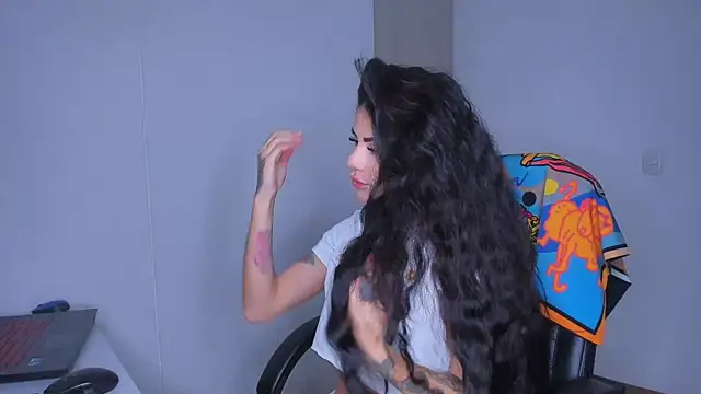 Snapshot of Lisegg_ chatting on 02-17-26, 10:12 Lisegg online show from 02-17-26, 10:12