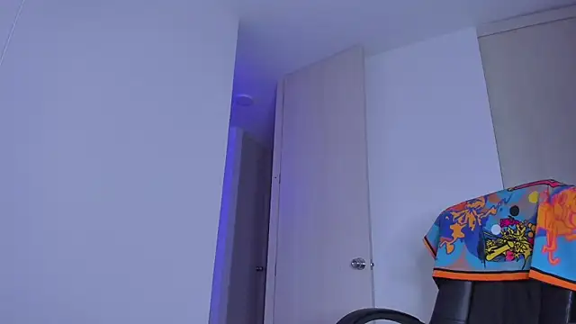 Snapshot of Lisegg_ chatting on 02-20-26, 02:50 Lisegg online show from 02-20-26, 02:50