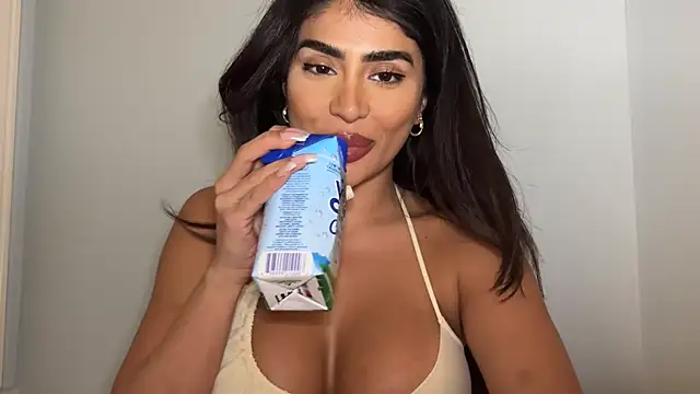 Snapshot of ArabicBarbie chatting on 02-05-25, 11:50 ArabicBarbie online show from 02-05-25, 11:50