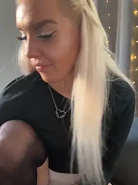 Snapshot of MIA-XXX chatting on 11-05-25, 11:54 MIA-XXX online show from 11-05-25, 11:54