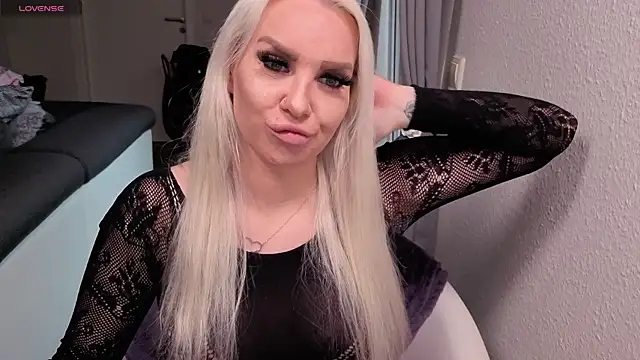 Snapshot of MIA-XXX chatting on 07-01-26, 06:26 MIA-XXX online show from 07-01-26, 06:26