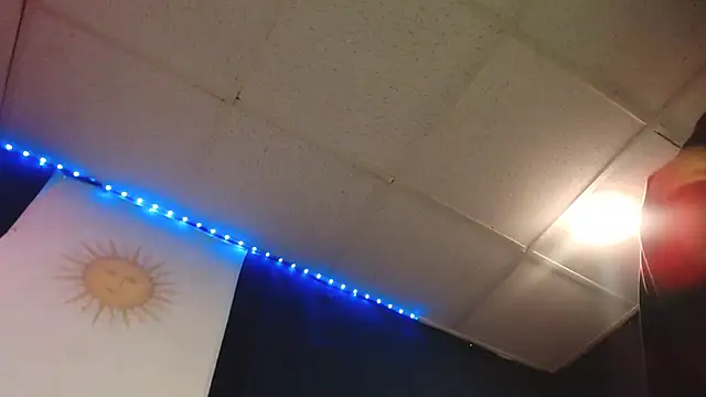 Snapshot of iBreakHeartz chatting on 12-03-25, 12:36 iBreakHeartz online show from 12-03-25, 12:36