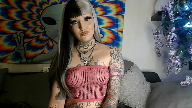 Snapshot of RoxxyInk chatting on 01-09-25, 10:31 RoxxyInk online show from 01-09-25, 10:31