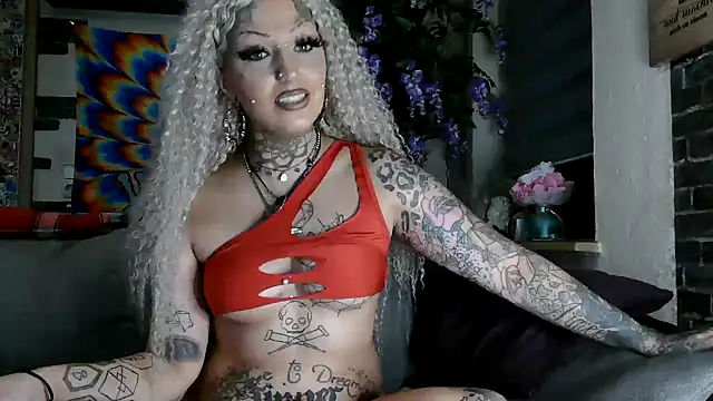Snapshot of RoxxyInk chatting on 02-12-25, 02:14 RoxxyInk online show from 02-12-25, 02:14