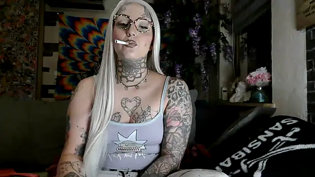 Snapshot of RoxxyInk chatting on 09-28-25, 10:15 RoxxyInk online show from 09-28-25, 10:15