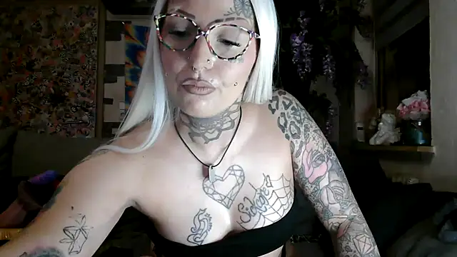 Snapshot of RoxxyInk chatting on 11-27-25, 11:29 RoxxyInk online show from 11-27-25, 11:29