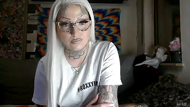 Snapshot of RoxxyInk chatting on 01-09-26, 01:41 RoxxyInk online show from 01-09-26, 01:41