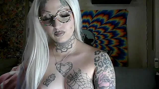 Snapshot of RoxxyInk chatting on 01-11-26, 11:54 RoxxyInk online show from 01-11-26, 11:54