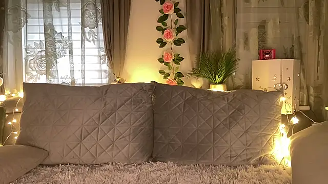 Snapshot of Monageil chatting on 11-20-25, 12:27 Monageil online show from 11-20-25, 12:27