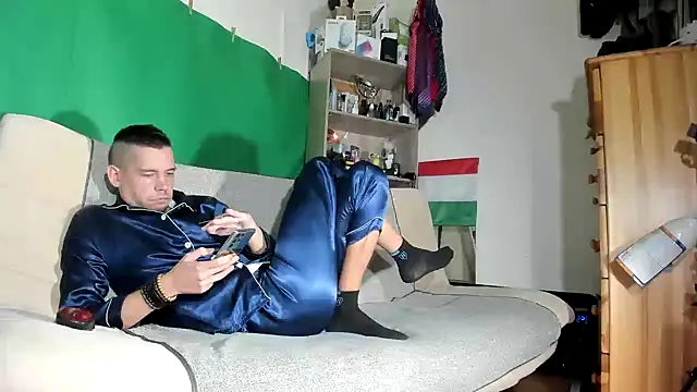 viraglaci18xh online show from 11-19-25, 06:02