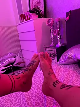  MelinaCurves  online show from 11-10-25, 09:14