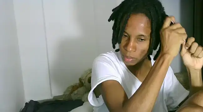 Snapshot of africa_deluxe chatting on 02-15-25, 09:48 africa deluxe online show from 02-15-25, 09:48