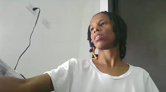 Snapshot of africa_deluxe chatting on 02-21-25, 06:48 africa deluxe online show from 02-21-25, 06:48