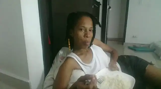 Snapshot of africa_deluxe chatting on 02-22-25, 07:14 africa deluxe online show from 02-22-25, 07:14