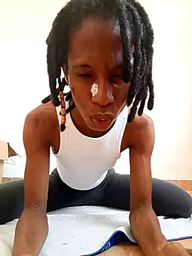 Snapshot of africa_deluxe chatting on 03-01-25, 04:00 africa deluxe online show from 03-01-25, 04:00