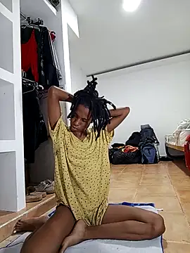 Snapshot of africa_deluxe chatting on 03-17-25, 10:17 africa deluxe online show from 03-17-25, 10:17