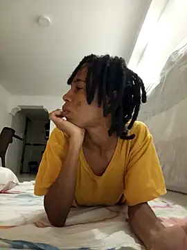 Snapshot of africa_deluxe chatting on 03-20-25, 10:43 africa deluxe online show from 03-20-25, 10:43