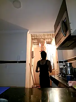 Snapshot of africa_deluxe chatting on 03-21-25, 10:50 africa deluxe online show from 03-21-25, 10:50