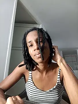 Snapshot of africa_deluxe chatting on 09-28-25, 06:57 africa deluxe online show from 09-28-25, 06:57