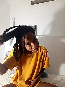 Snapshot of africa_deluxe chatting on 10-16-25, 10:49 africa deluxe online show from 10-16-25, 10:49