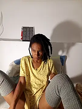 Snapshot of africa_deluxe chatting on 10-18-25, 01:23 africa deluxe online show from 10-18-25, 01:23