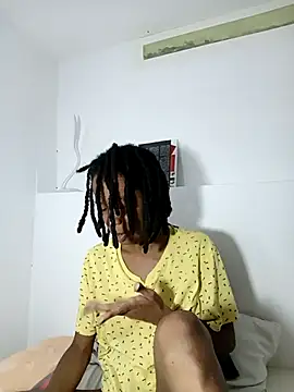 Snapshot of africa_deluxe chatting on 10-28-25, 02:20 africa deluxe online show from 10-28-25, 02:20