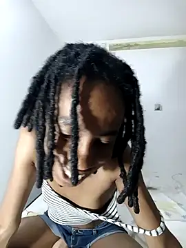 Snapshot of africa_deluxe chatting on 11-22-25, 03:33 africa deluxe online show from 11-22-25, 03:33