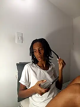 Snapshot of africa_deluxe chatting on 12-04-25, 05:32 africa deluxe online show from 12-04-25, 05:32