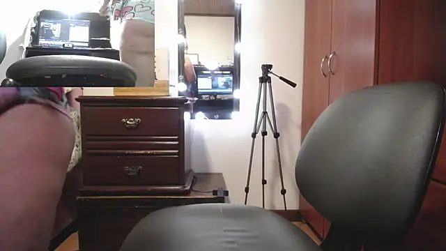 Snapshot of zoe_hotxxx chatting on 02-20-26, 02:17 zoe hotxxx online show from 02-20-26, 02:17