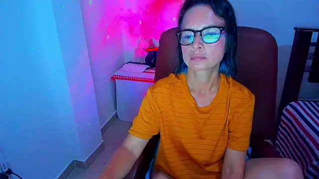 BrianaGarner online show from 10-21-25, 09:04