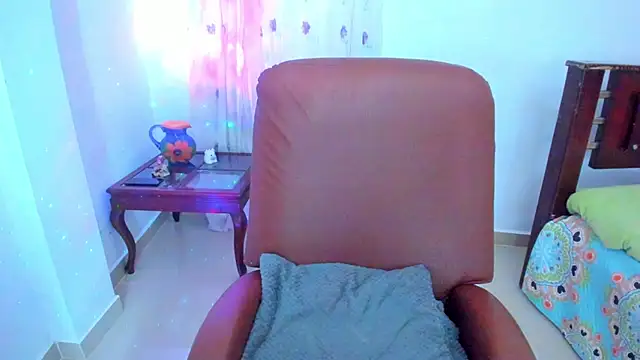 Snapshot of BrianaGarner chatting on 12-14-25, 04:51 BrianaGarner online show from 12-14-25, 04:51