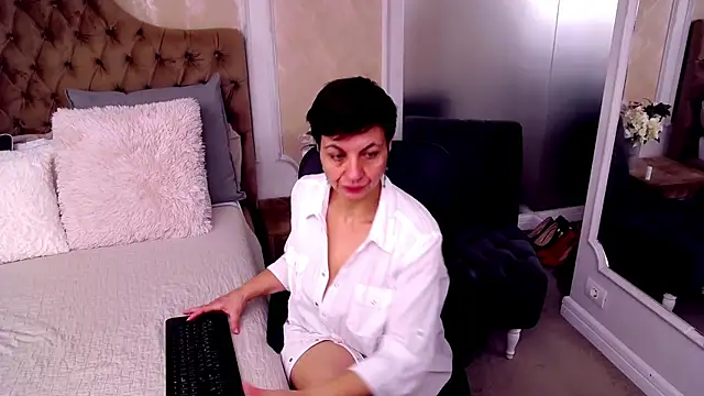 Snapshot of BustyPenellope chatting on 01-25-25, 03:40 BustyPenellope online show from 01-25-25, 03:40