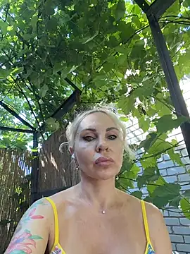 Snapshot of Hotnessi chatting on 07-13-26, 06:38 Hotnessi online show from 07-13-26, 06:38