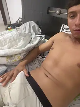 Snapshot of Thiagoo_Frost chatting on 10-28-25, 03:10 Thiagoo Frost online show from 10-28-25, 03:10