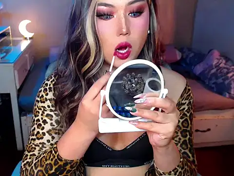 HOTnWILDalice online show from 10-24-25, 01:03