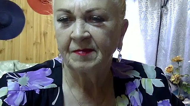 Emma52610 online show from 09-25-25, 07:01