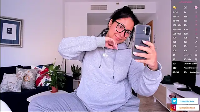 Snapshot of DannaaMeliza chatting on 11-14-25, 10:47 DannaaMeliza online show from 11-14-25, 10:47