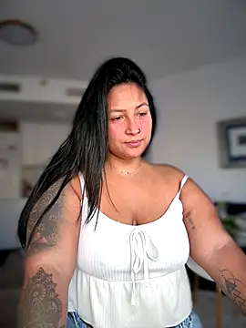 Snapshot of DannaaMeliza chatting on 11-16-25, 09:37 DannaaMeliza online show from 11-16-25, 09:37