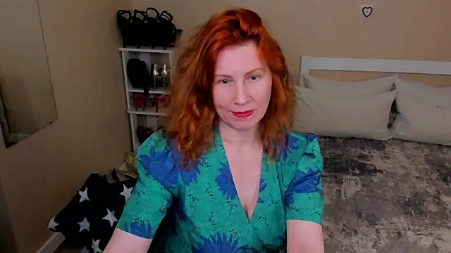 Snapshot of FoxySophia chatting on 06-12-26, 06:07 FoxySophia online show from 06-12-26, 06:07